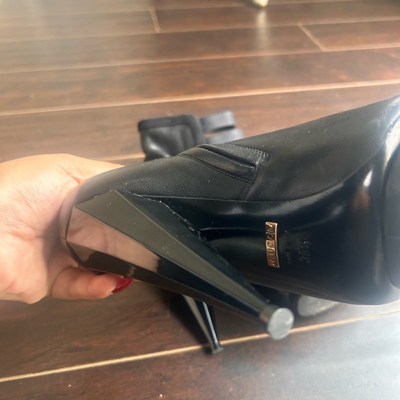 Black Gucci booties - Picture 2 of 8